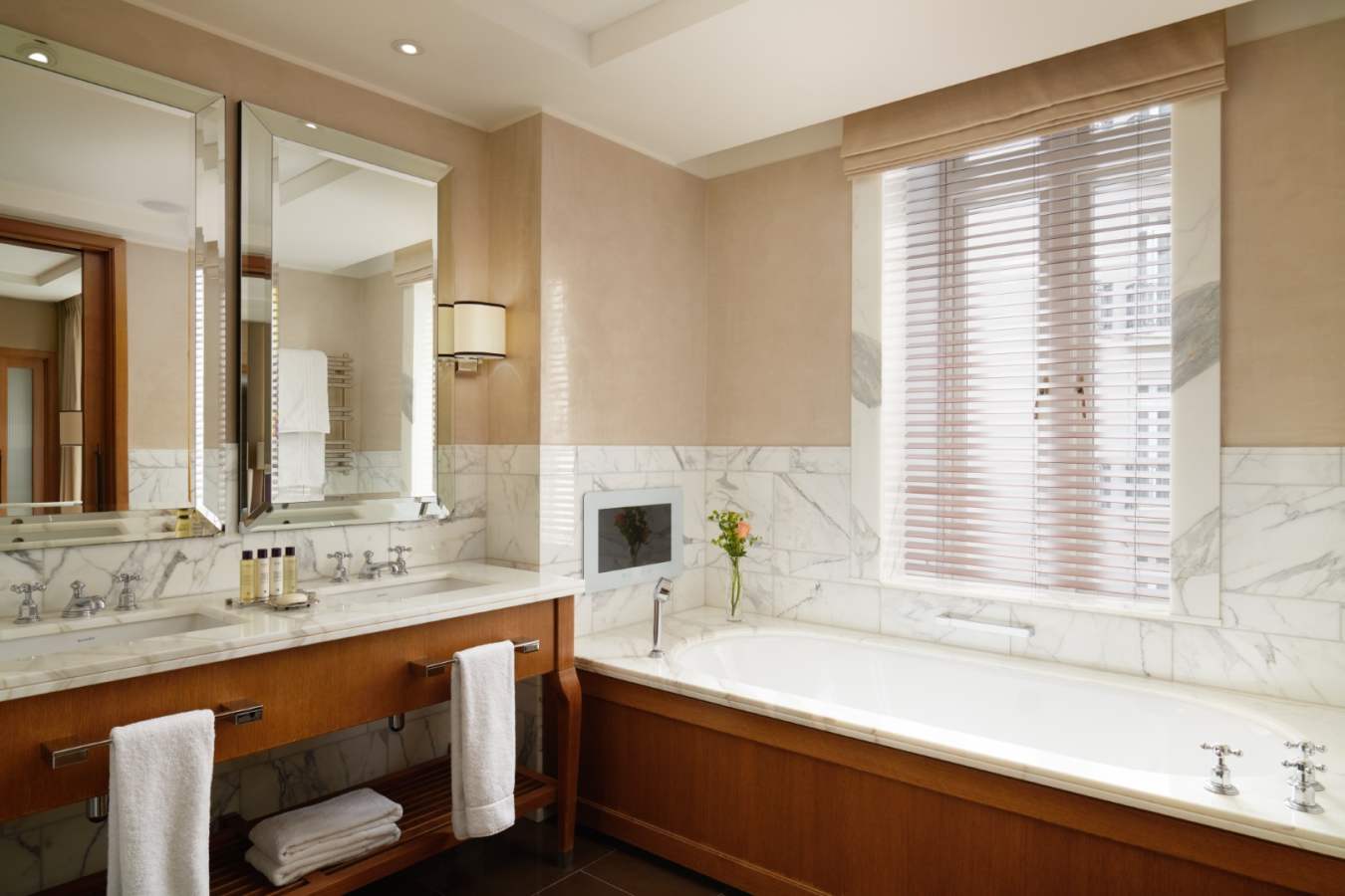 Corinthia - London Bathroom Standard 