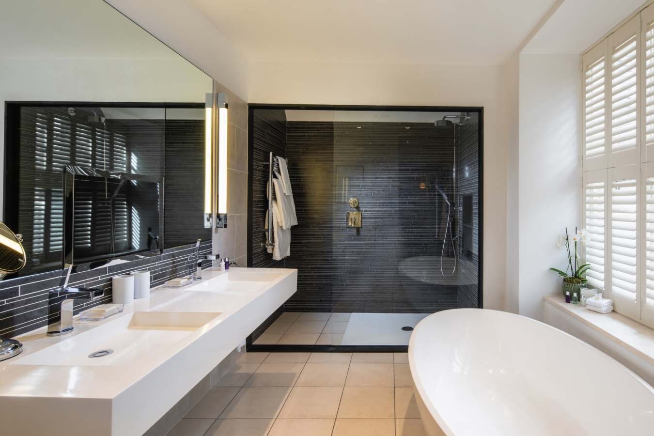 Luxury Room Bathroom 