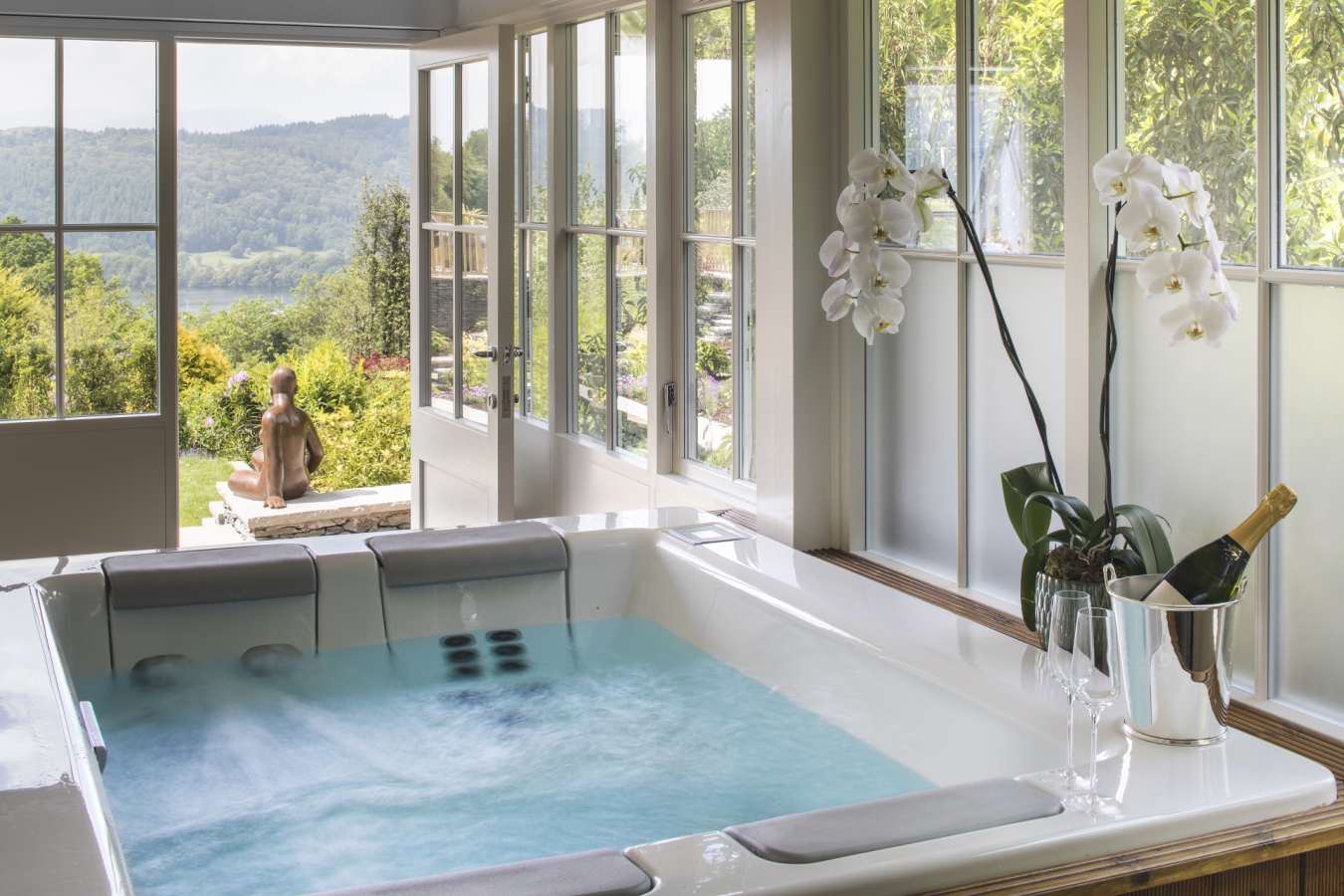 Lake View Hot Tub Suite 