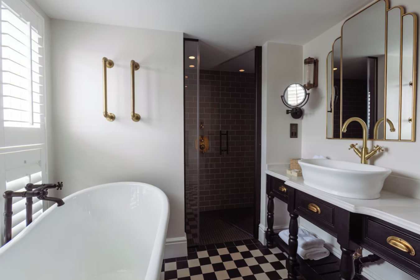 Deluxe Double bathroom 