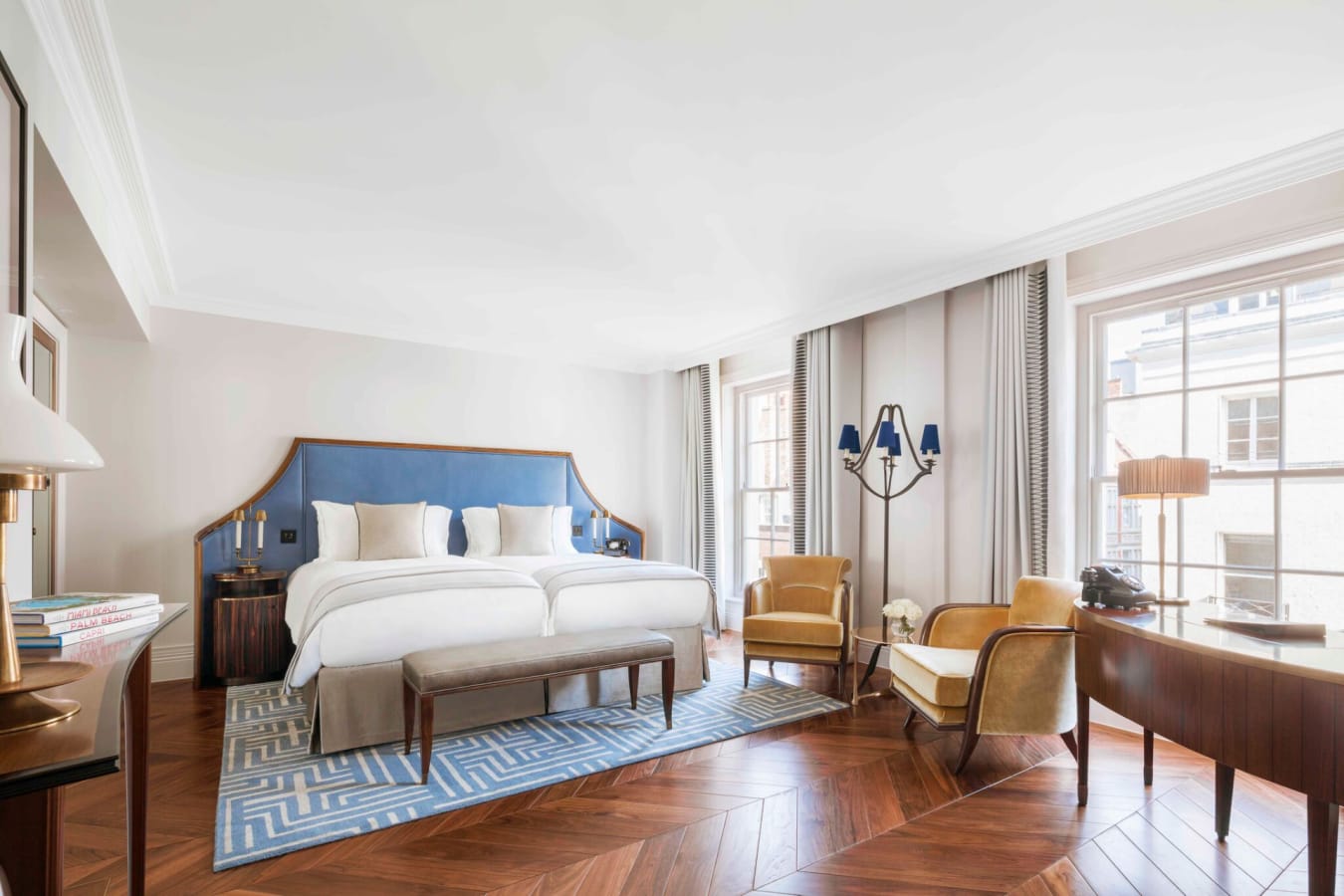 Deluxe King facing Dover Street 