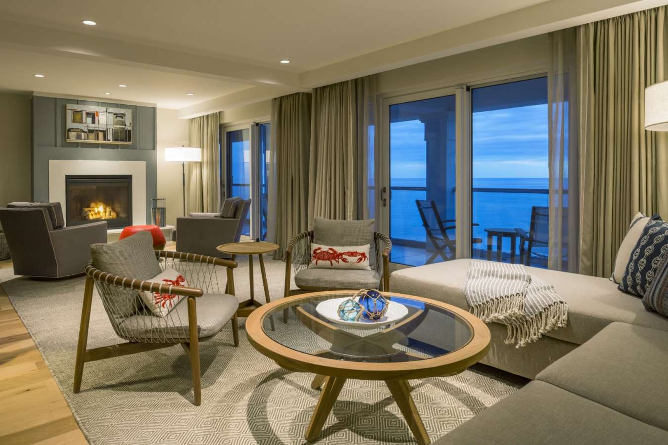 Suite Living Area - Cliff House