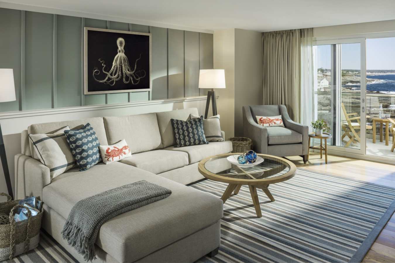 One Bedroom Corner Oceanfront Suite - Cliff House
