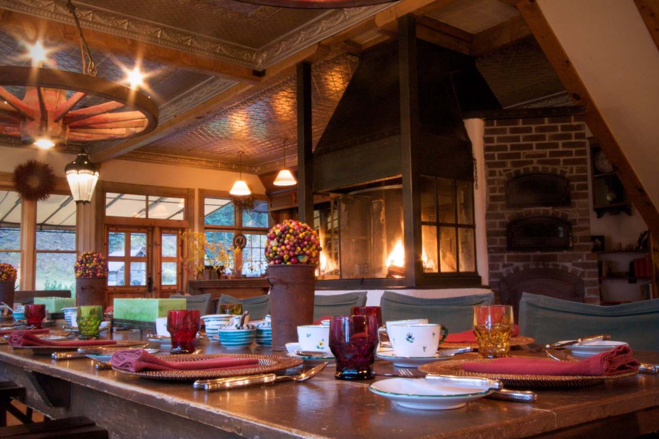 Visit the Saloon - Dunton Hot Springs