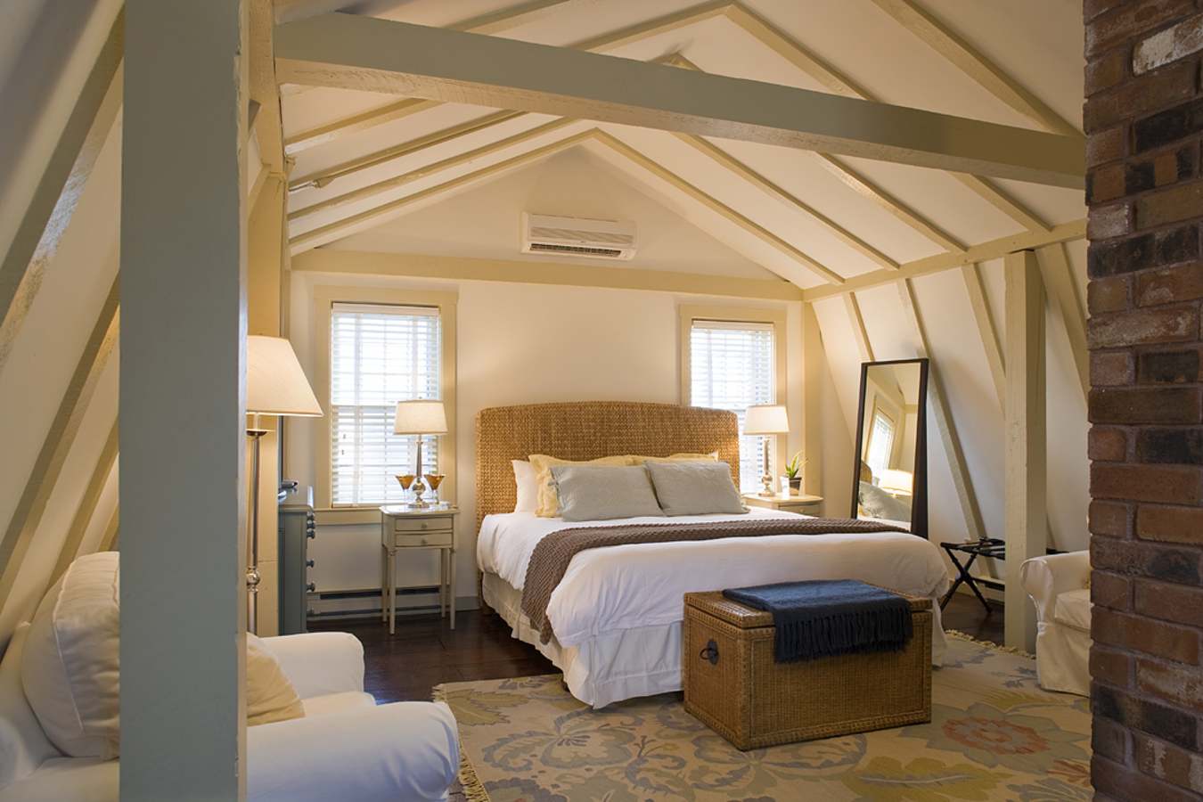 Red Cottage Bedroom  - Forty 1 North