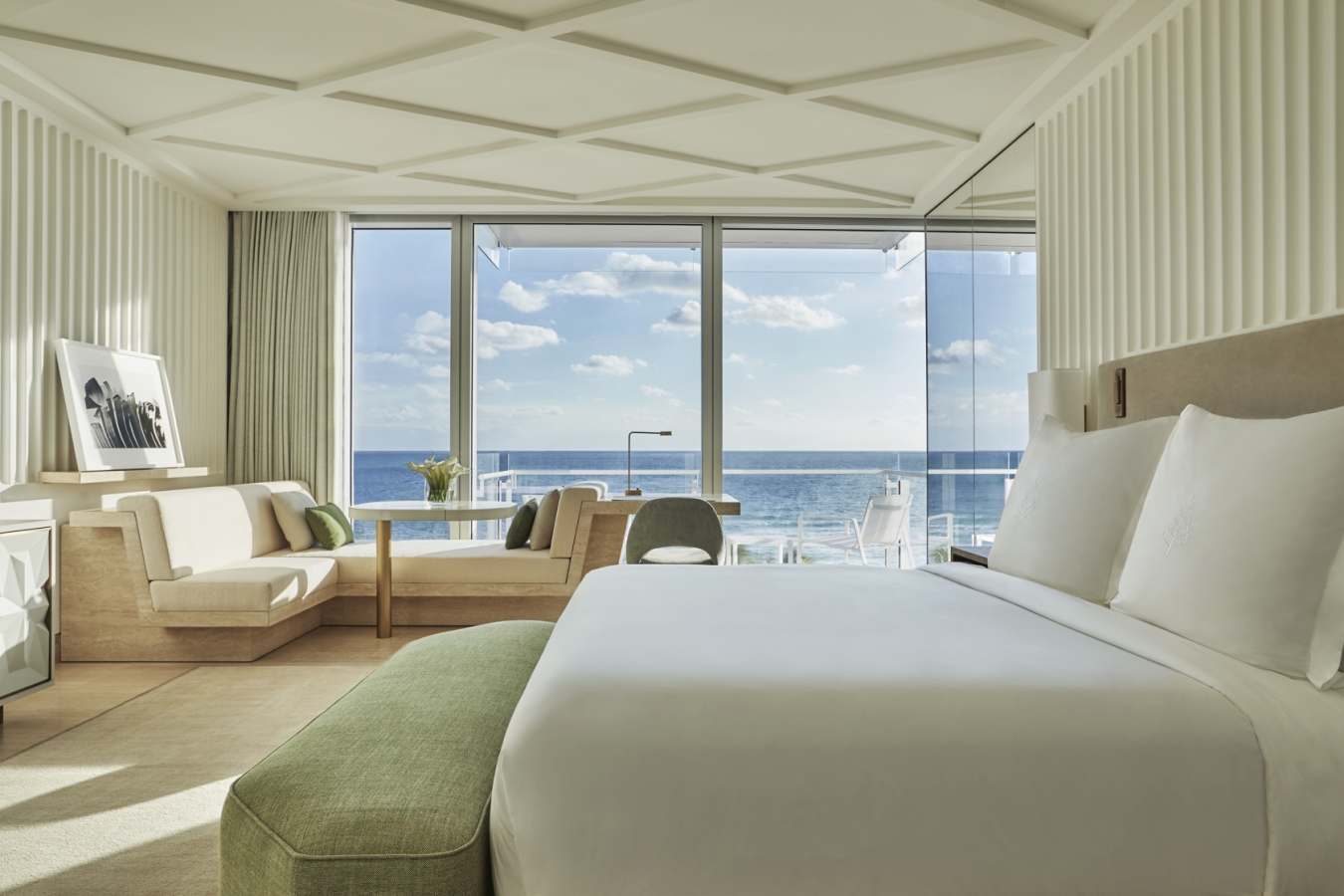 Guestroom - Four Seasons at the Surf Club