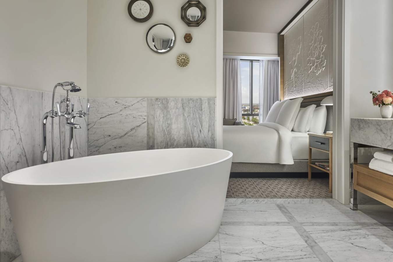 Premier River/ City View King  Bathroom