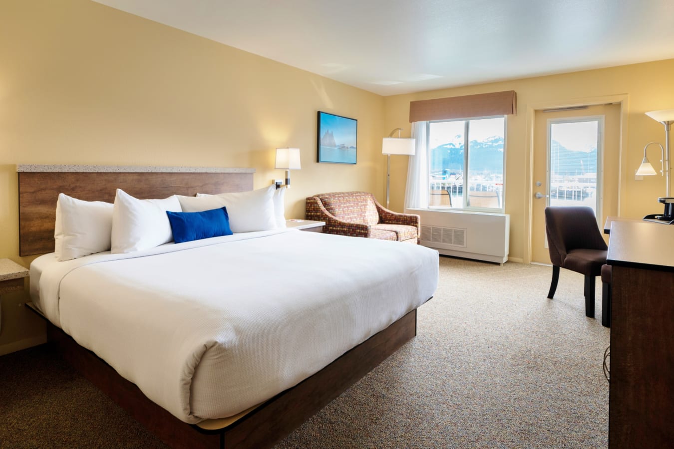 Deluxe King Harbor Balcony Room