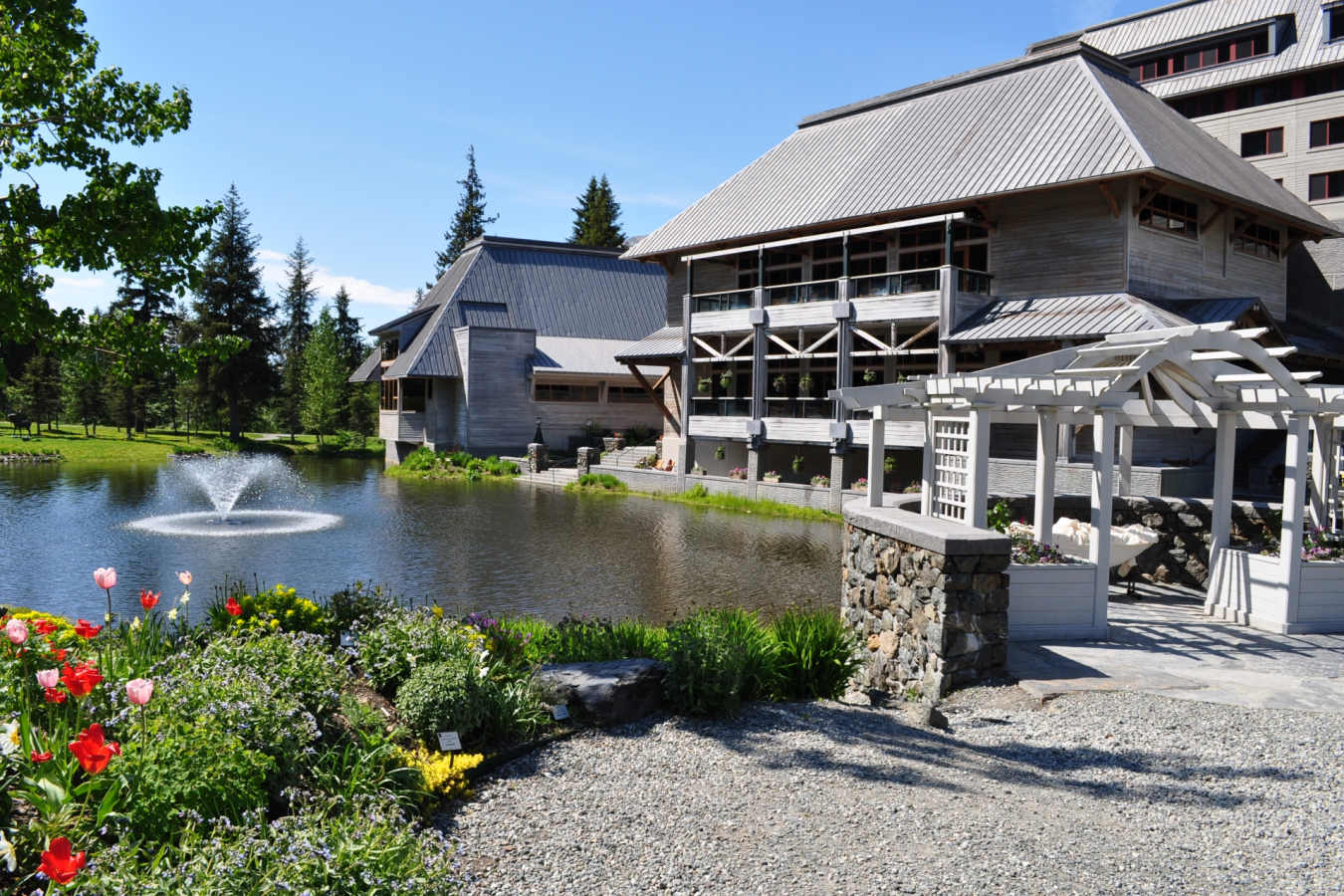 Hidden Pond courtyard - The Hotel Alyeska