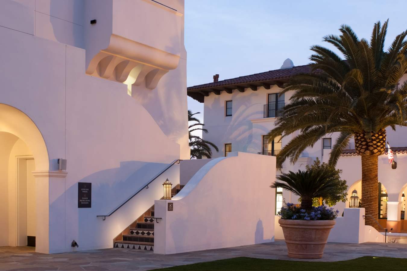 Interior Courtyard - Hotel Californian