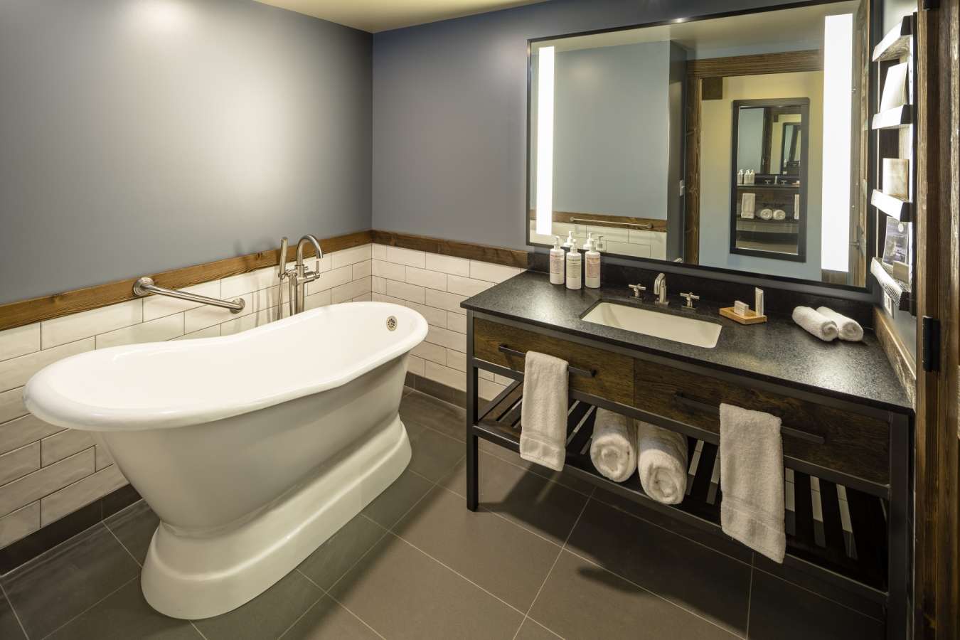 Lodge Double Queen Bathroom - Sage Lodge