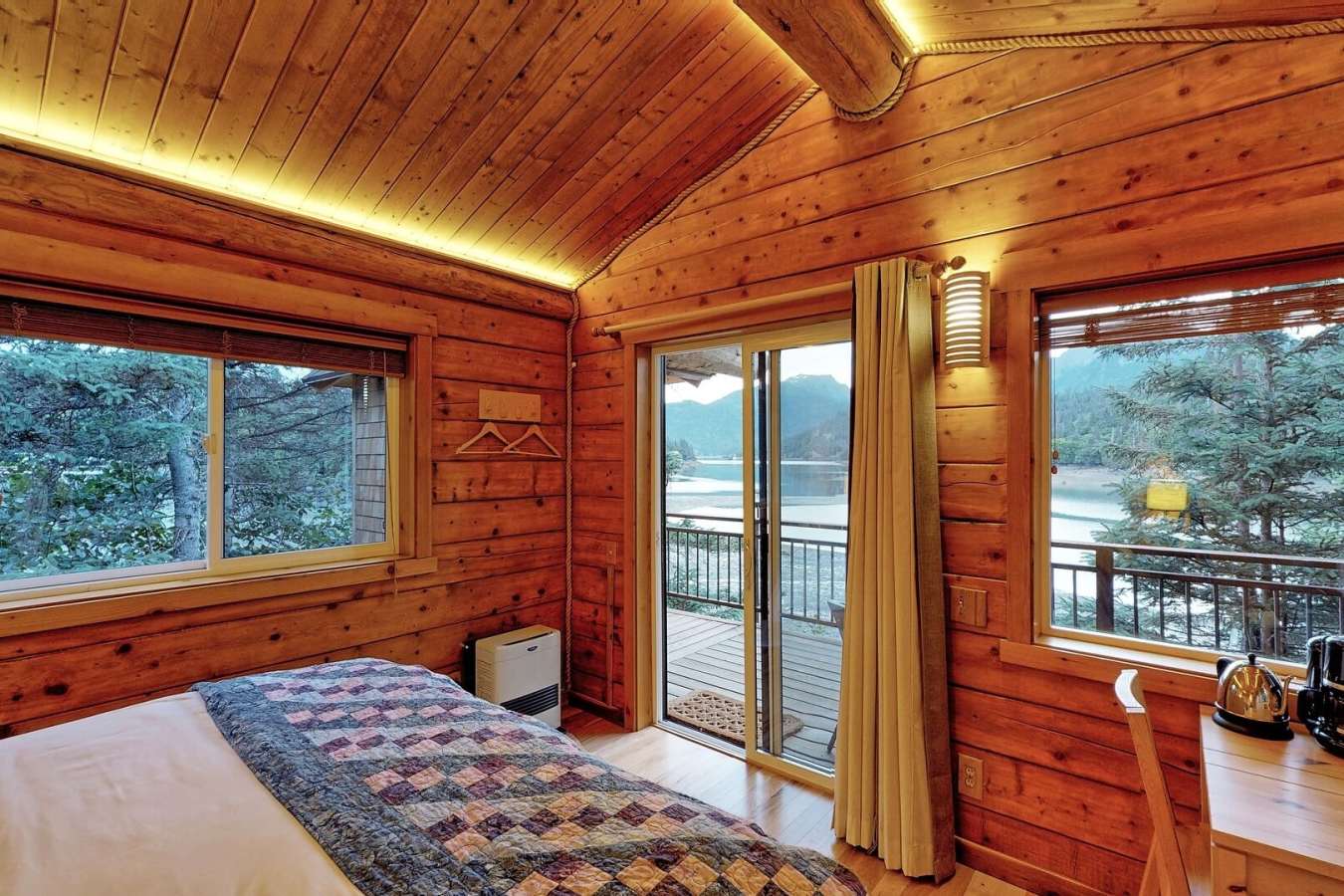 Stillpoint Lodge Cabin view