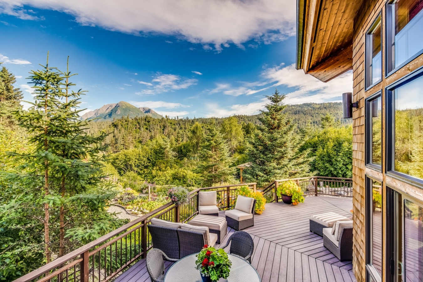 Stillpoint Lodge Lodge Deck