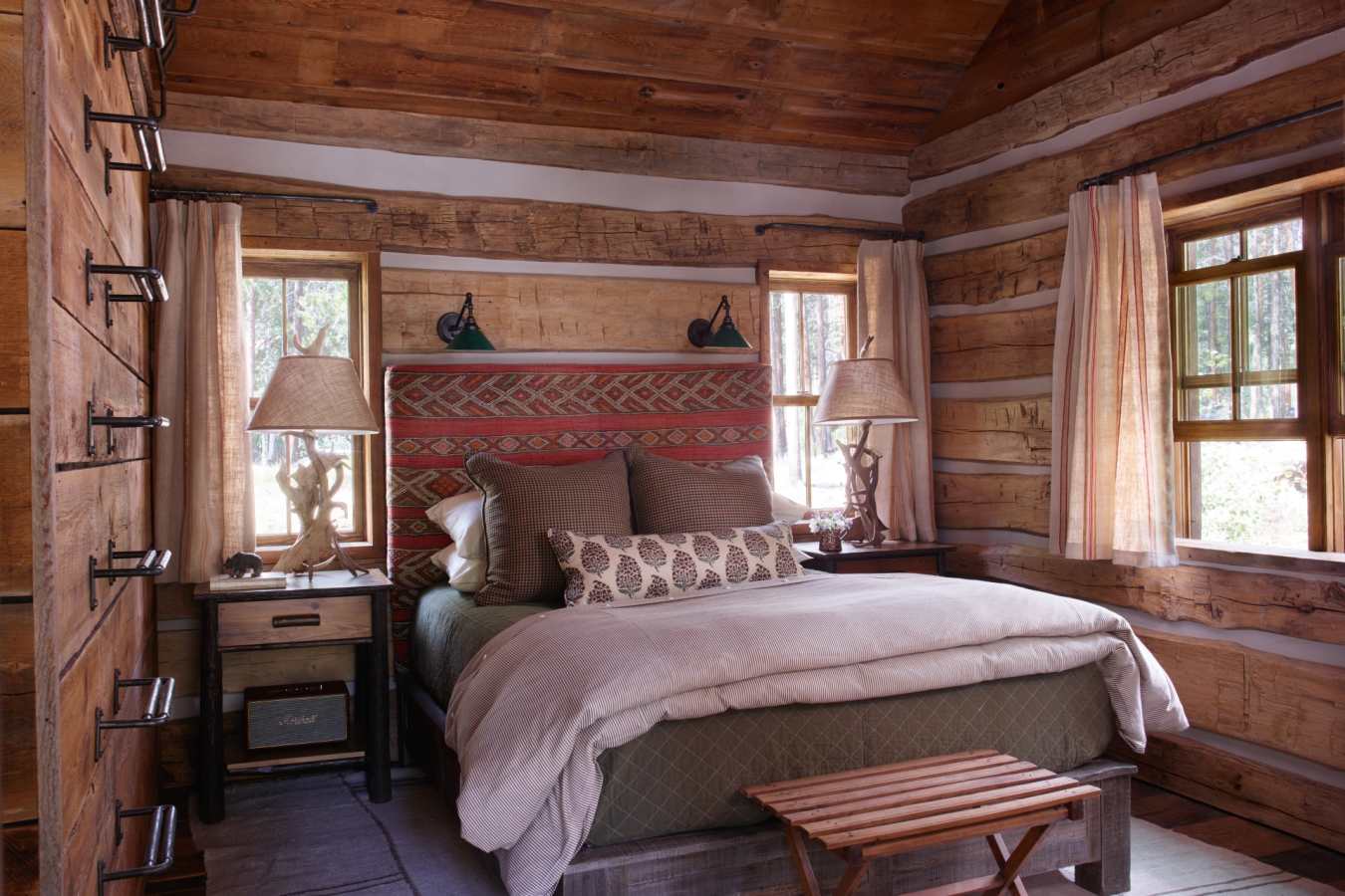 Cabin guestroom - Taylor River Lodge