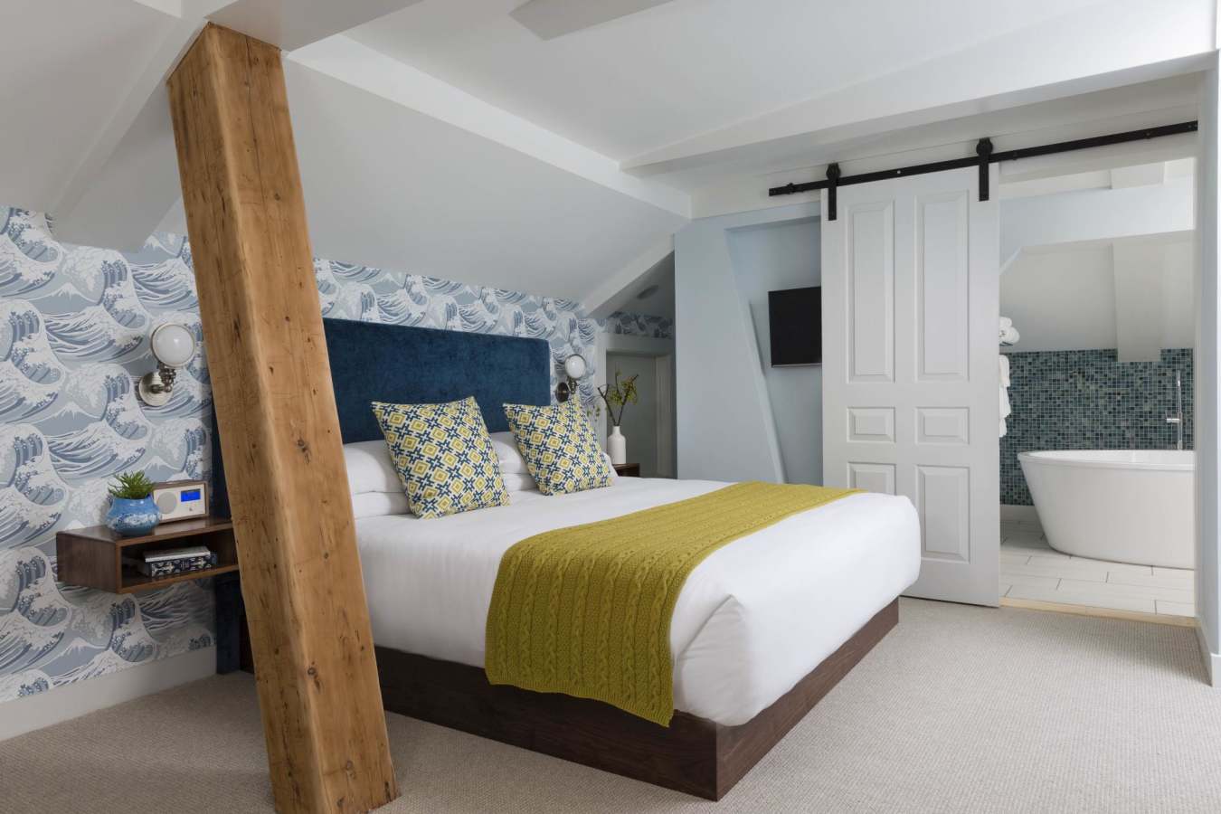 Lark Suite - The Merchant