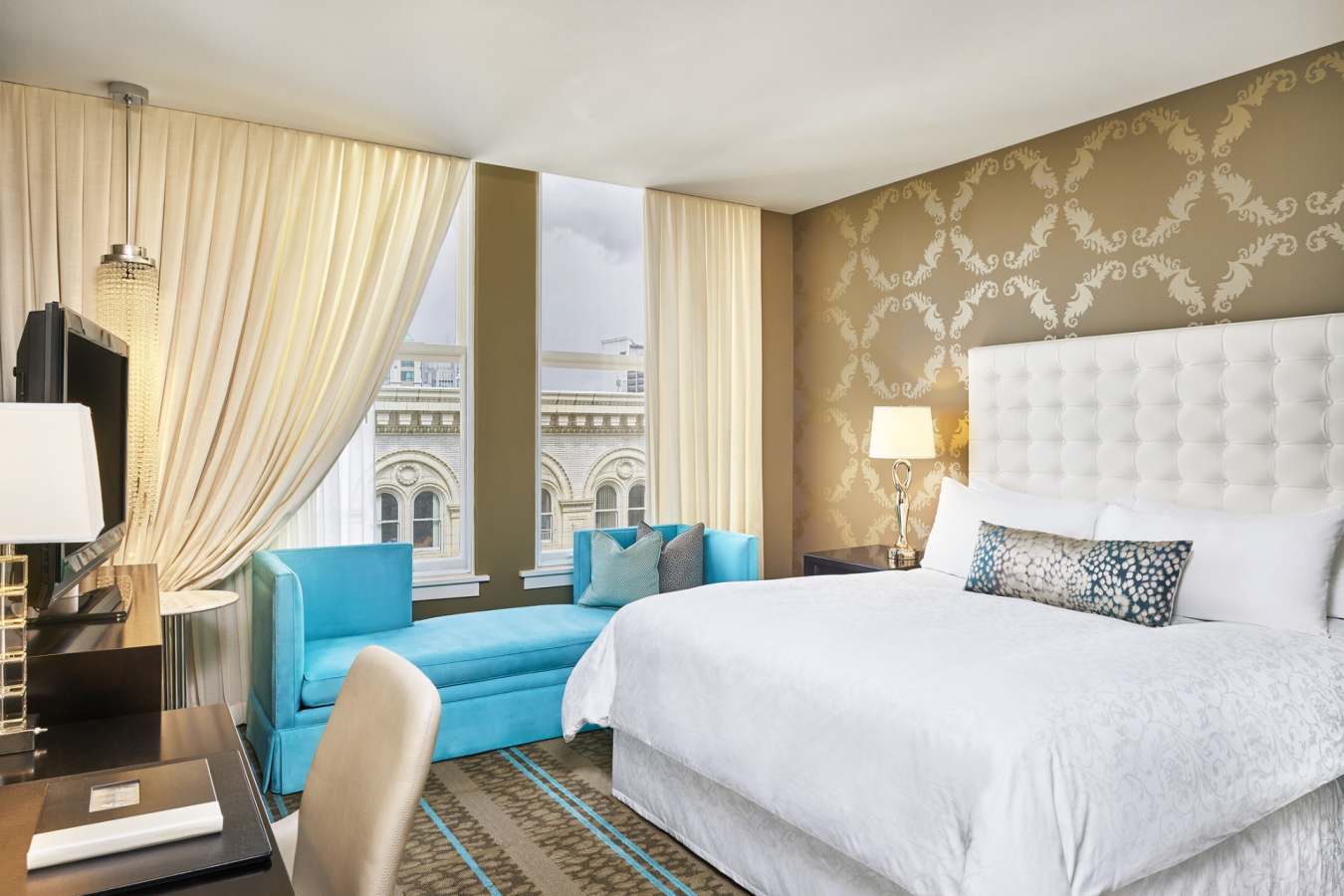 Deluxe Guestroom - The Nines 