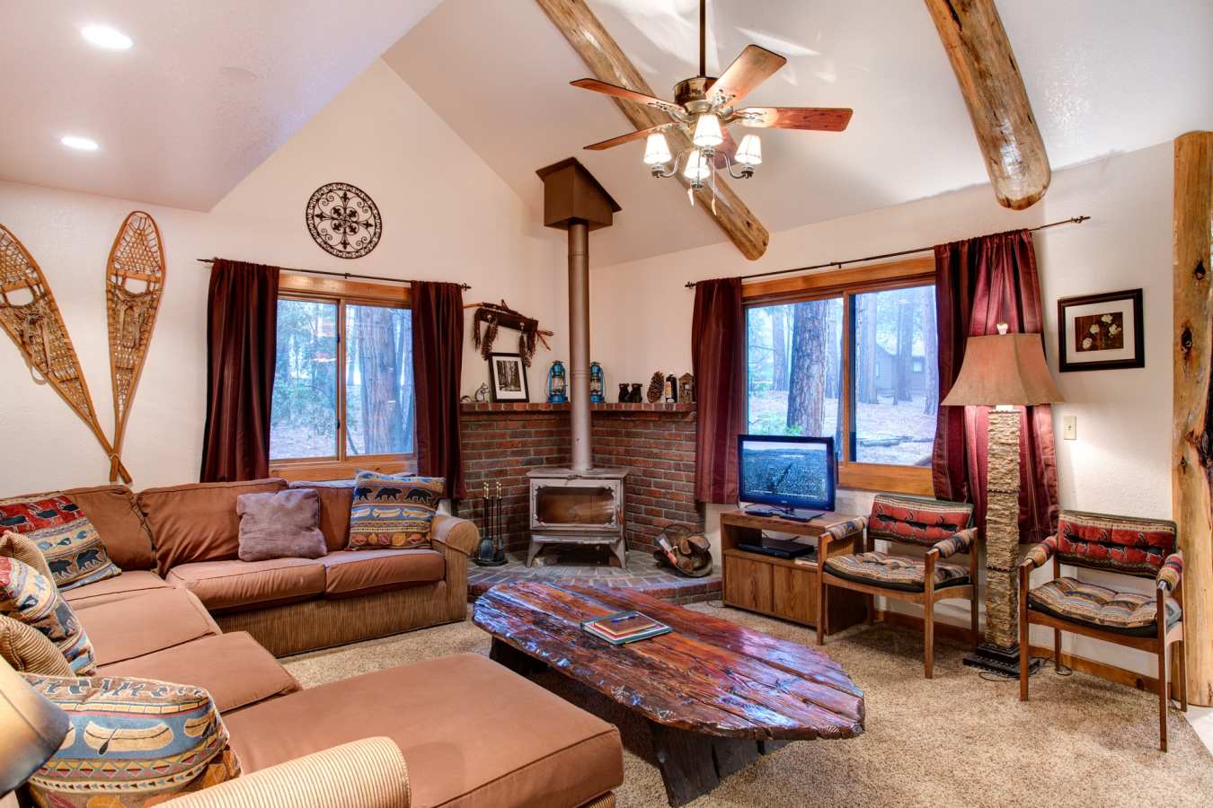 Cabin living room - The Redwoods in Yosemite