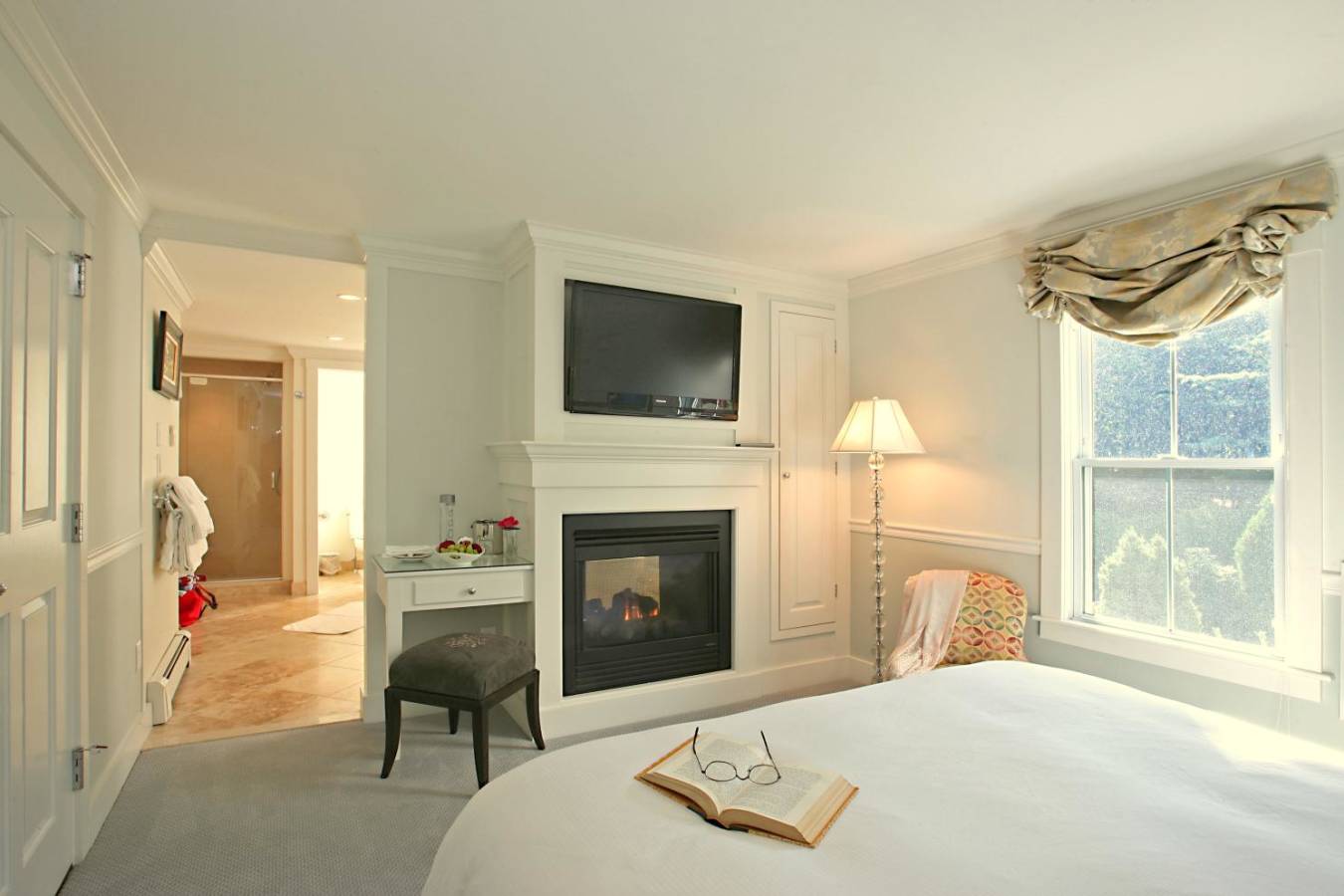 Queen deluxe room - White Barn Inn