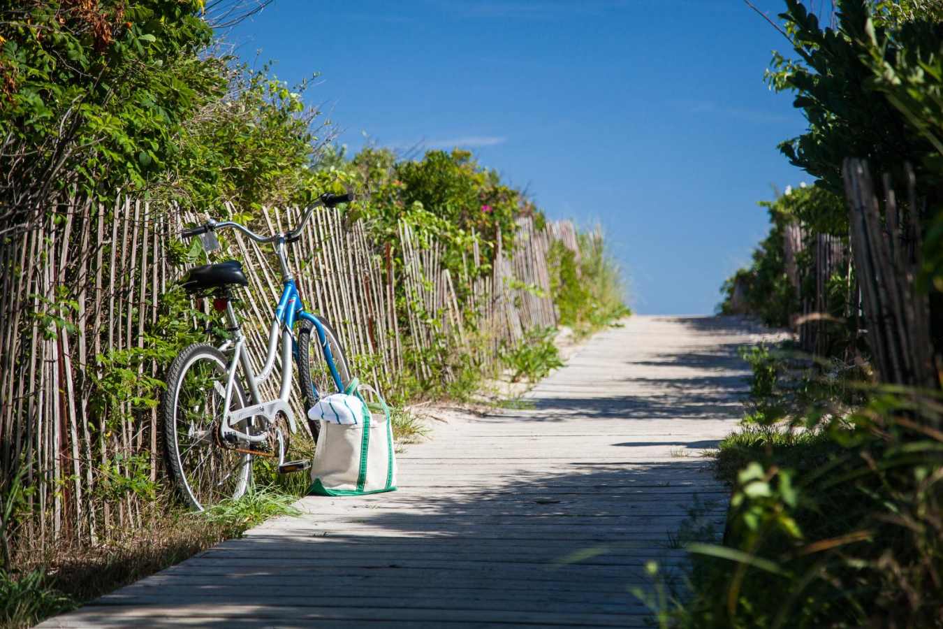 Pathway to the water - Weekapaug Inn