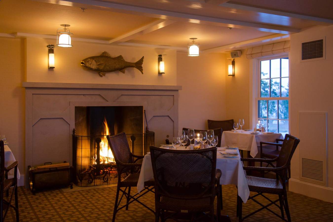 The Restaurant - Weekapaug Inn