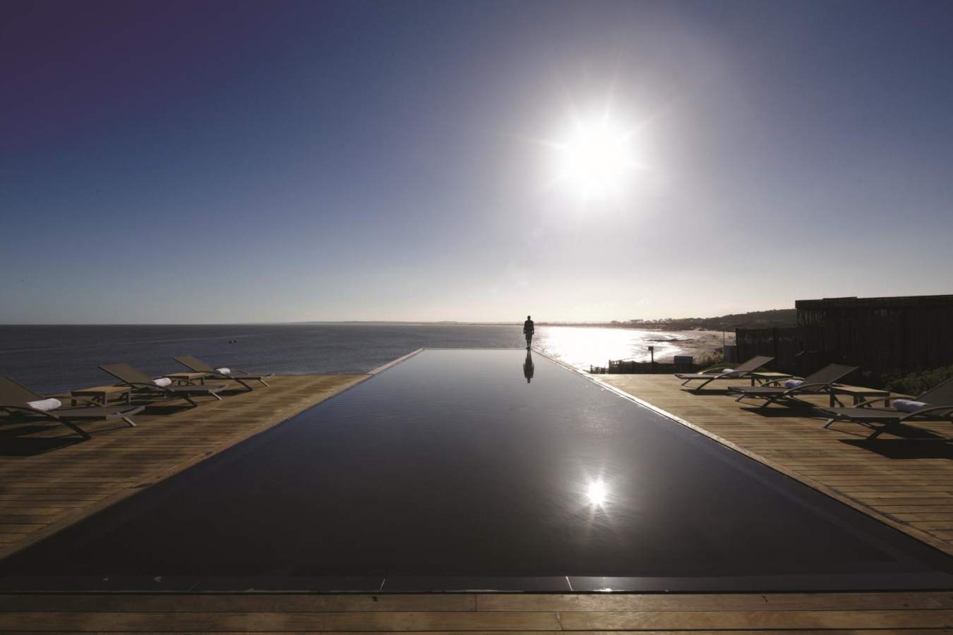 Cantilevered swimming pool - Playa Vik