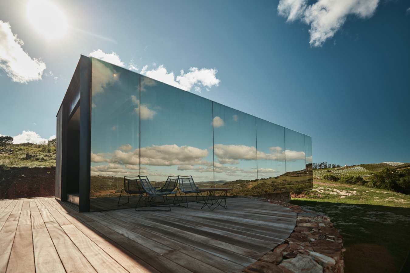 Reflective Cabin Exterior - Sacromonte