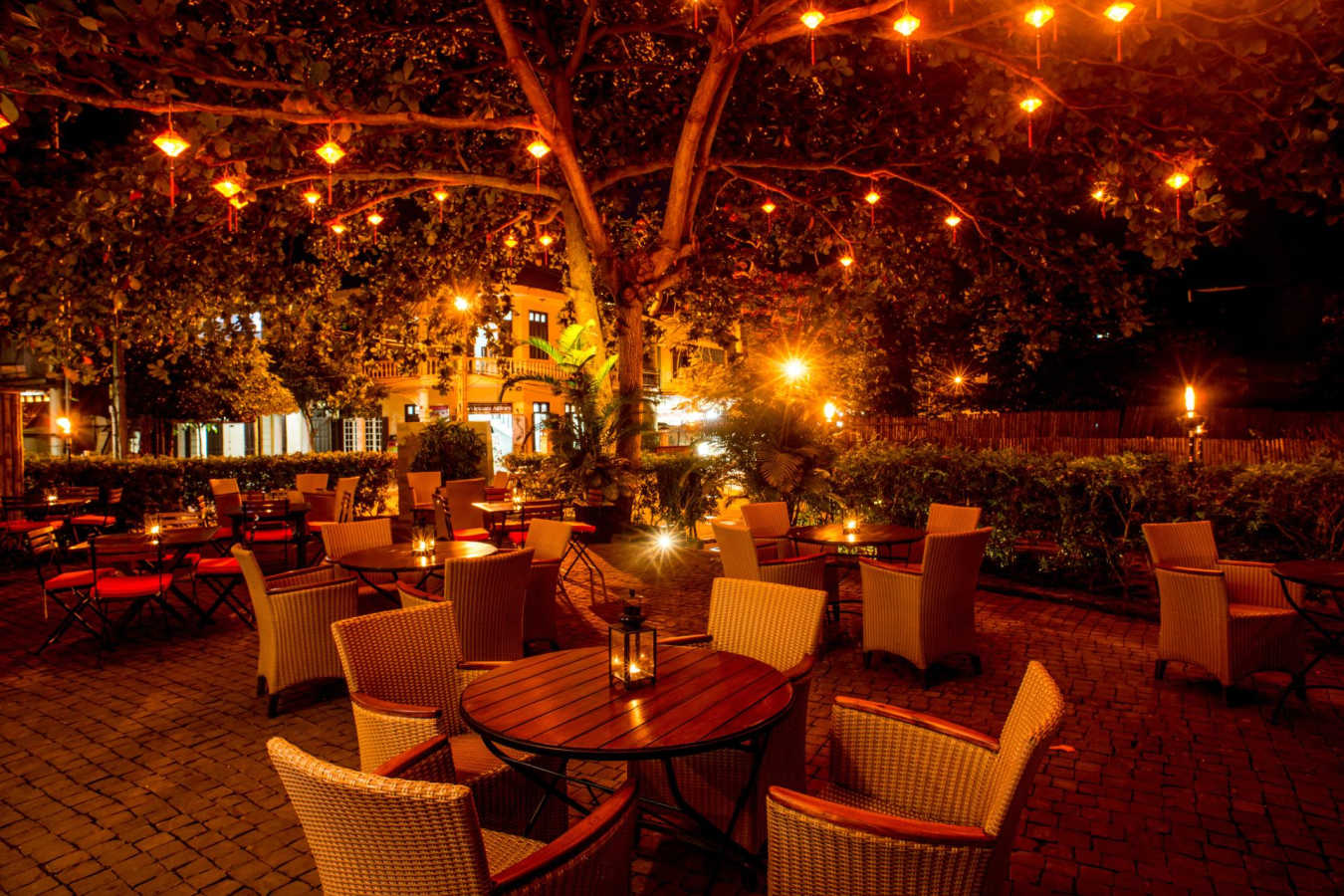 Heritage Bar Courtyard - Anantara Hoi An