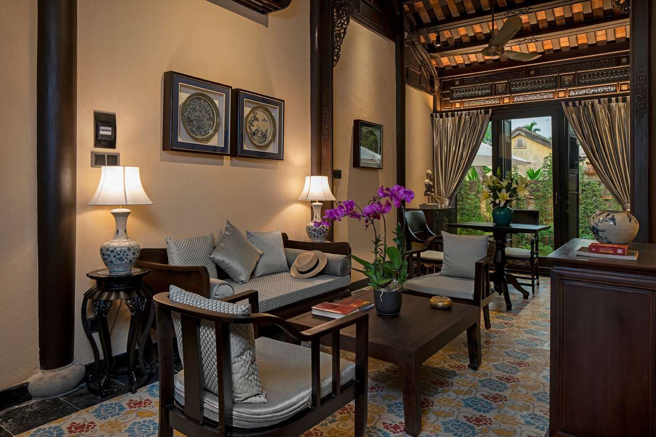 Bach Ma Lounge - Ancient Hue Garden Houses