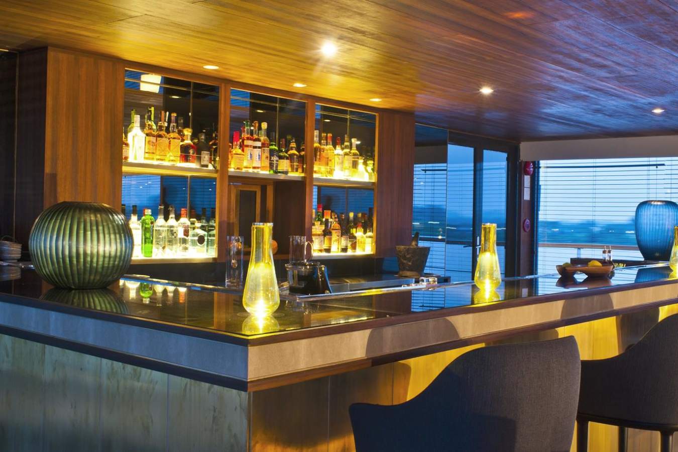 Indoor Bar - Aqua Mekong