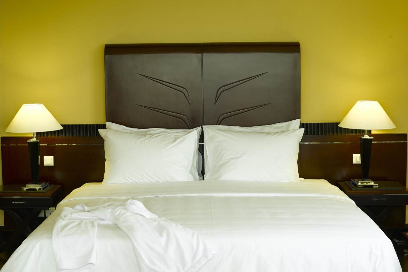 Comfortable bed - La Résidence Hôtel & Spa Hue