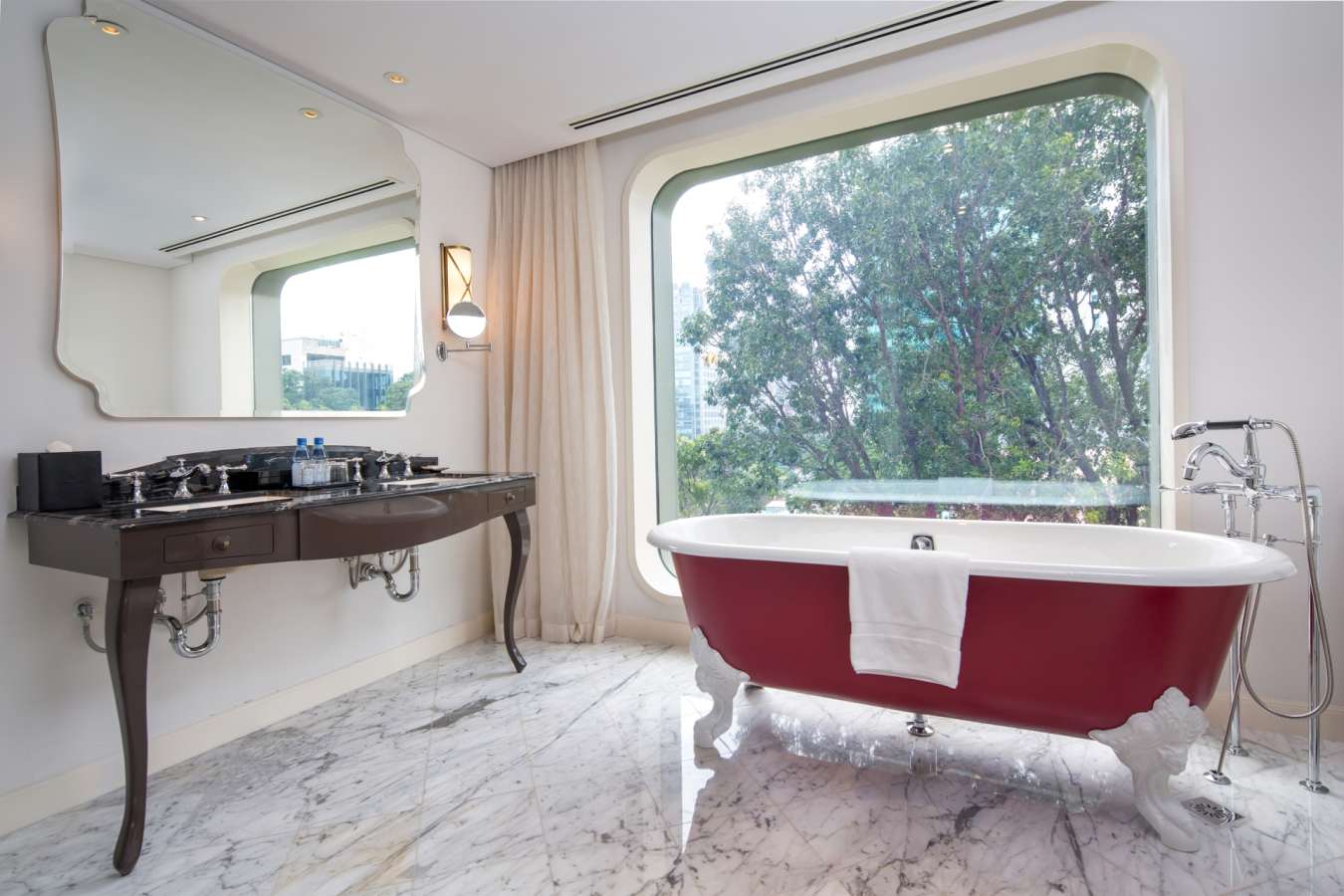 Executive Studio Suite Bathroom - Hotel Des Arts Saigon