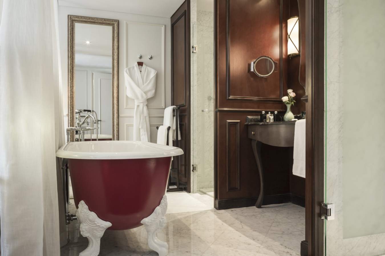 Grand Deluxe Room Bathroom - Hotel Des Arts Saigon