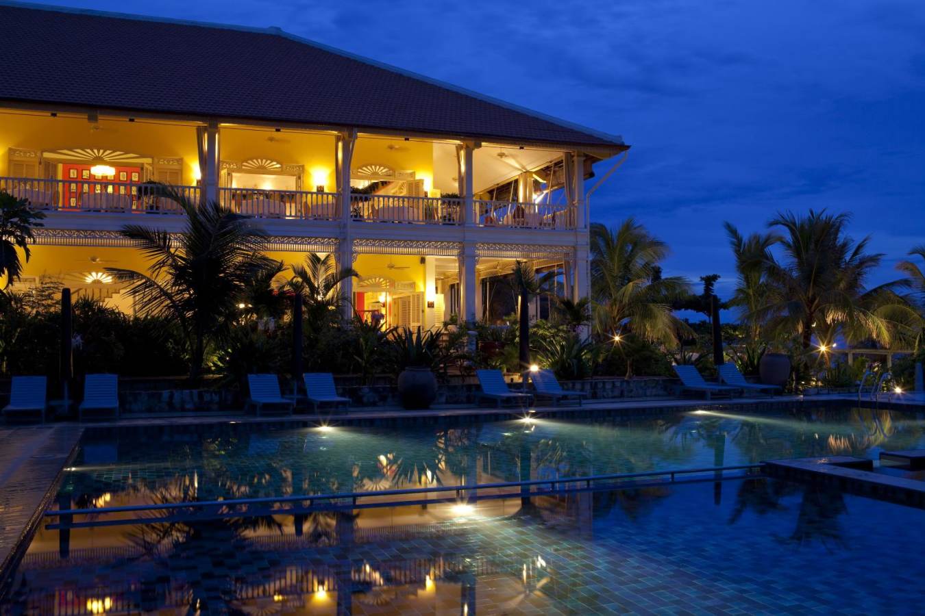 Swimming pool by night - La Veranda