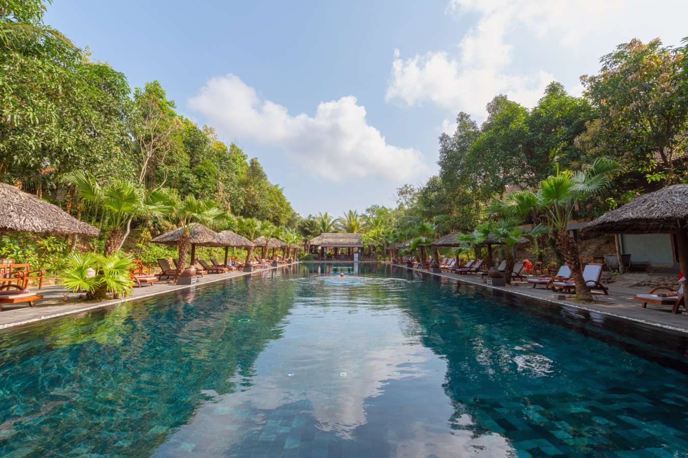 Slope swimming pool