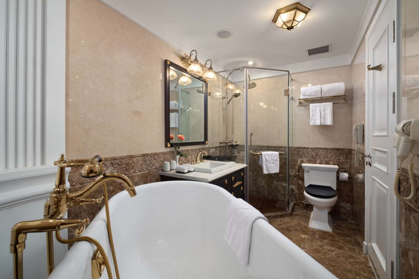 Grand Executive Room Bathroom - Silk Path Boutique Hotel