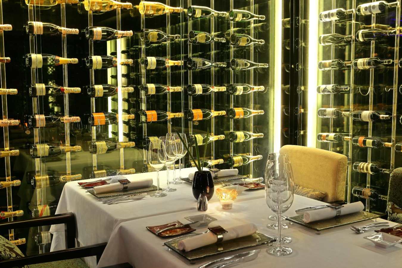 Elegant dining - Sofitel Metropole