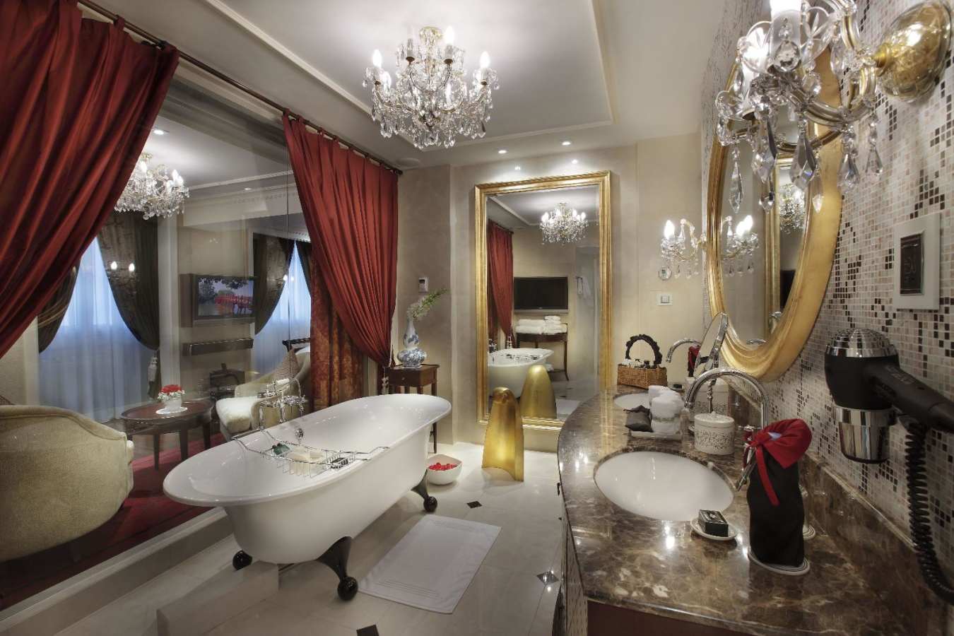 Suite bathroom - Sofitel Metropole