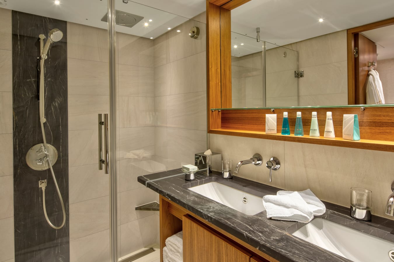 Suite Bathroom 