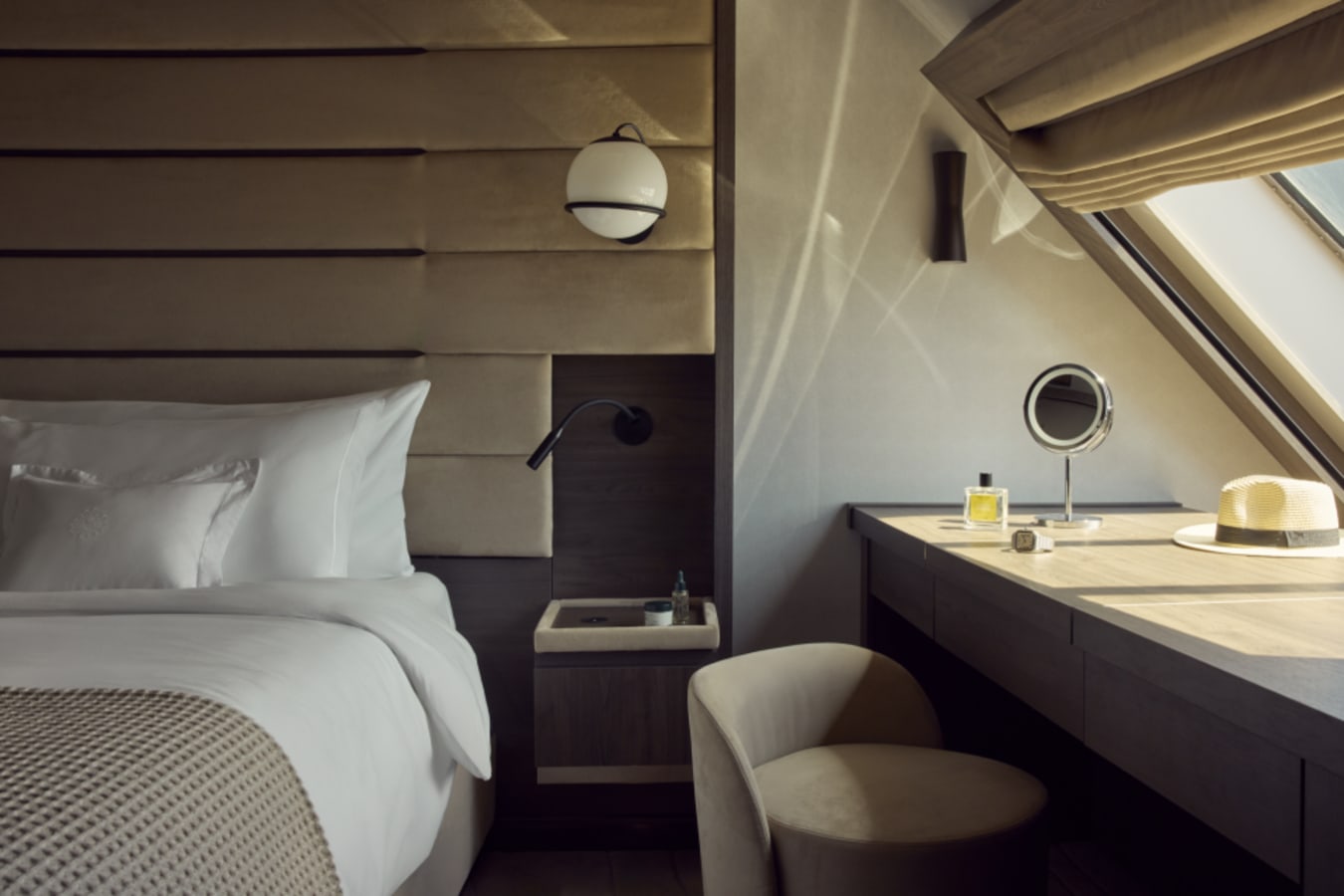 Retreat Residence Bed 