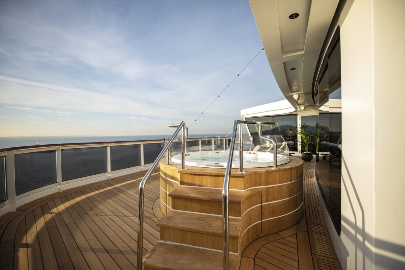 Regent Suite Deck Hot Tub