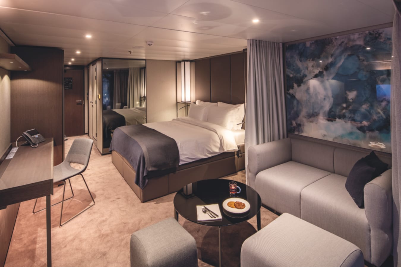 Deluxe Veranda Suite