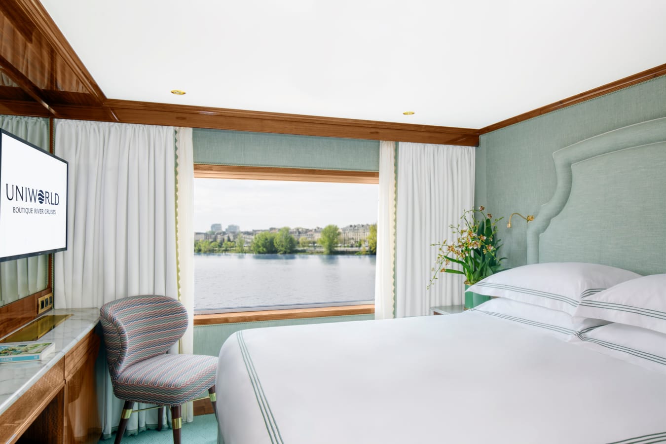 Deluxe Stateroom 