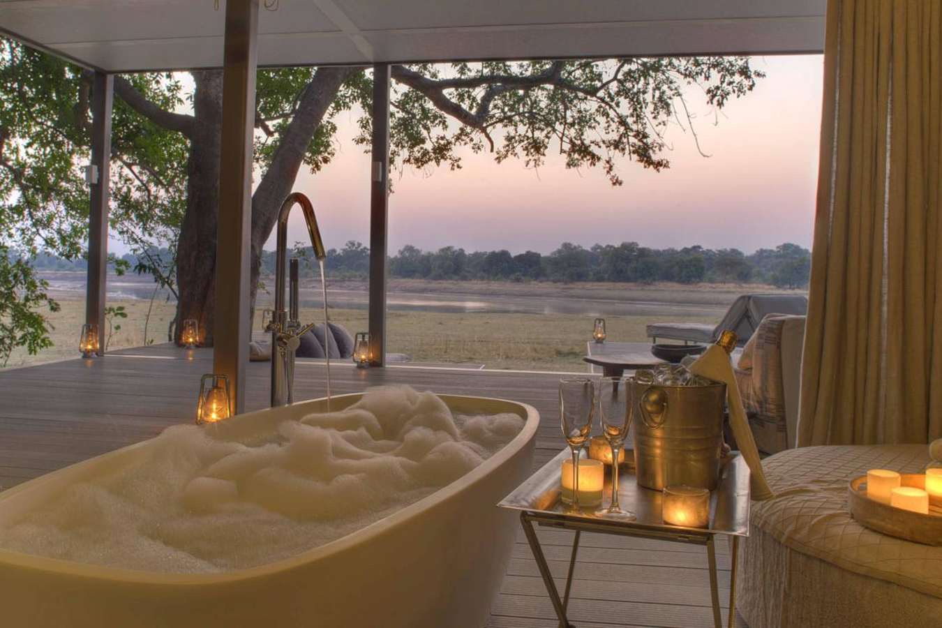 Bathroom with a view - Chinzombo