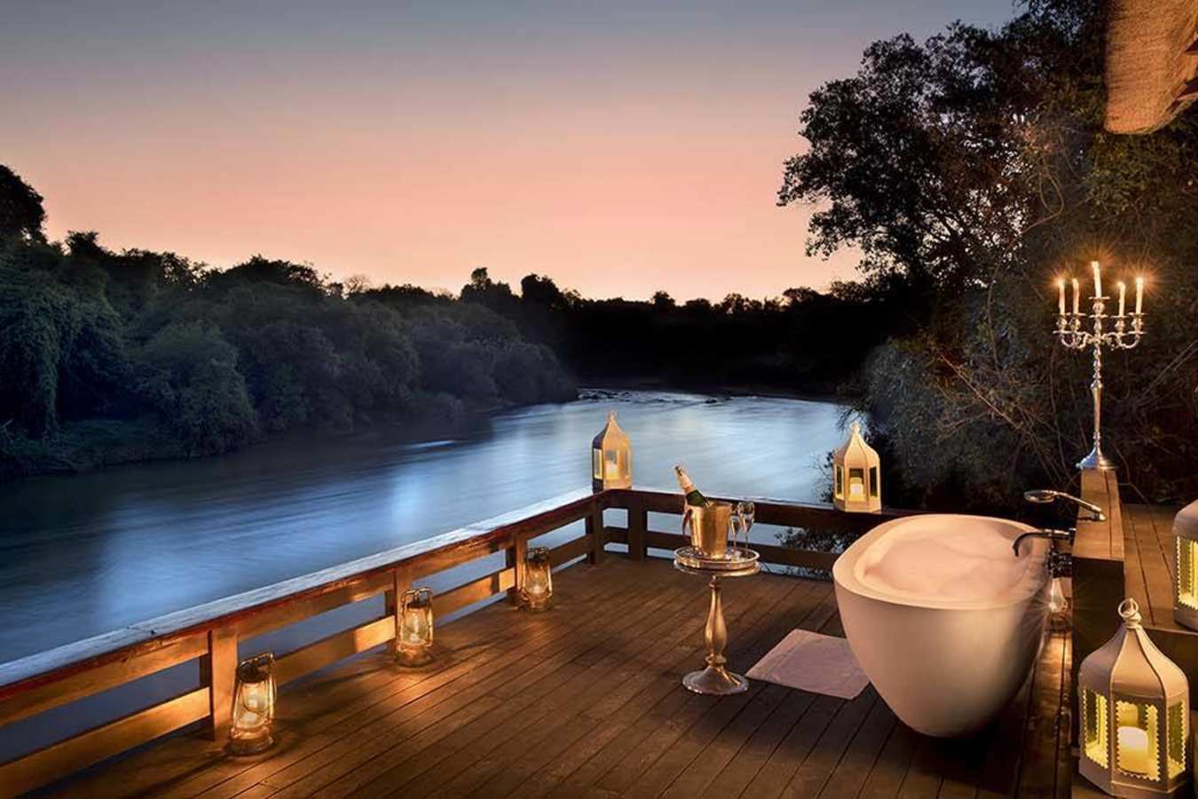 Island Lodge romantic bath - Royal Chundu