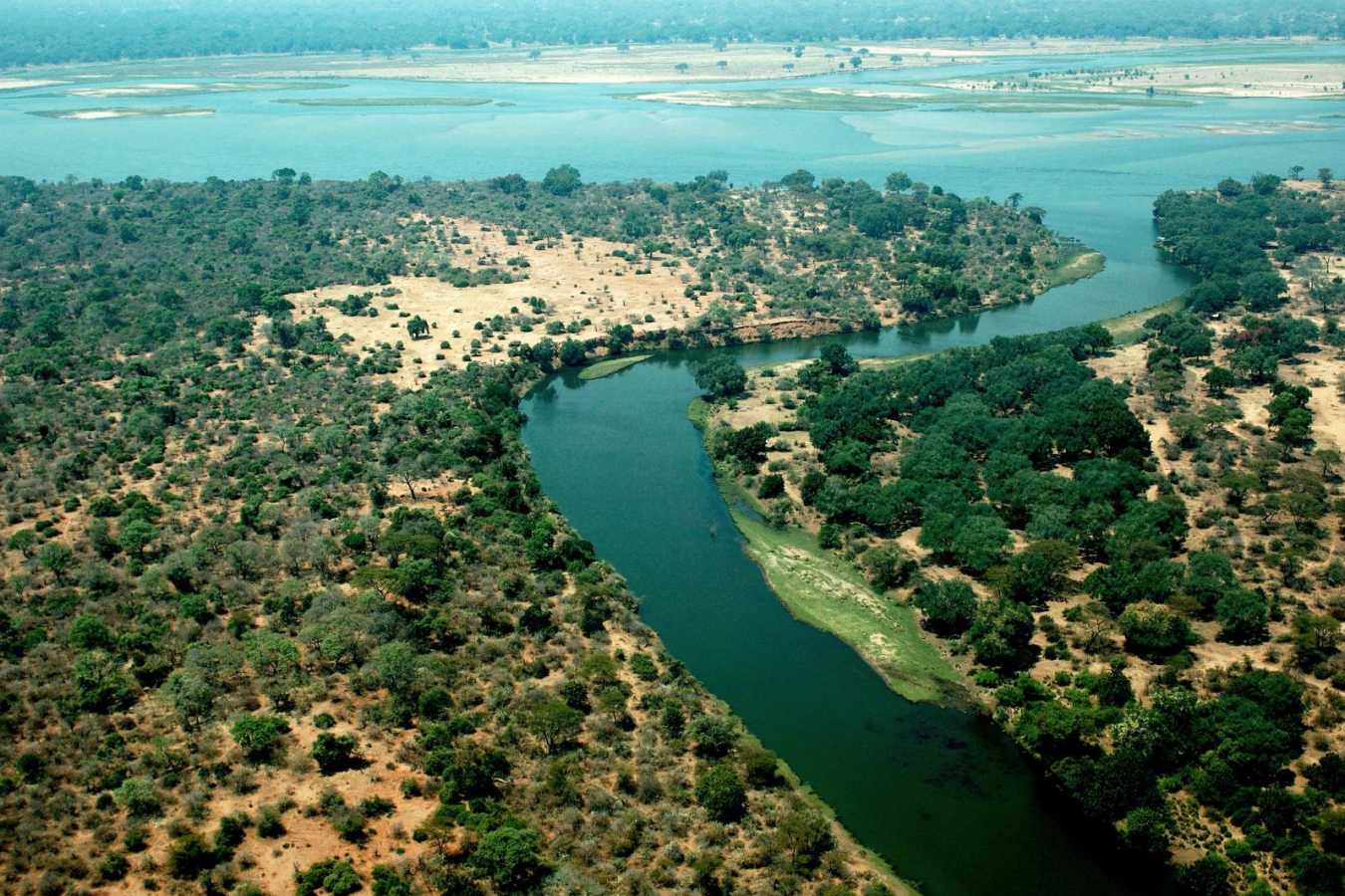Chopper over the Zambezi - Ultimate Zambia and Malawi