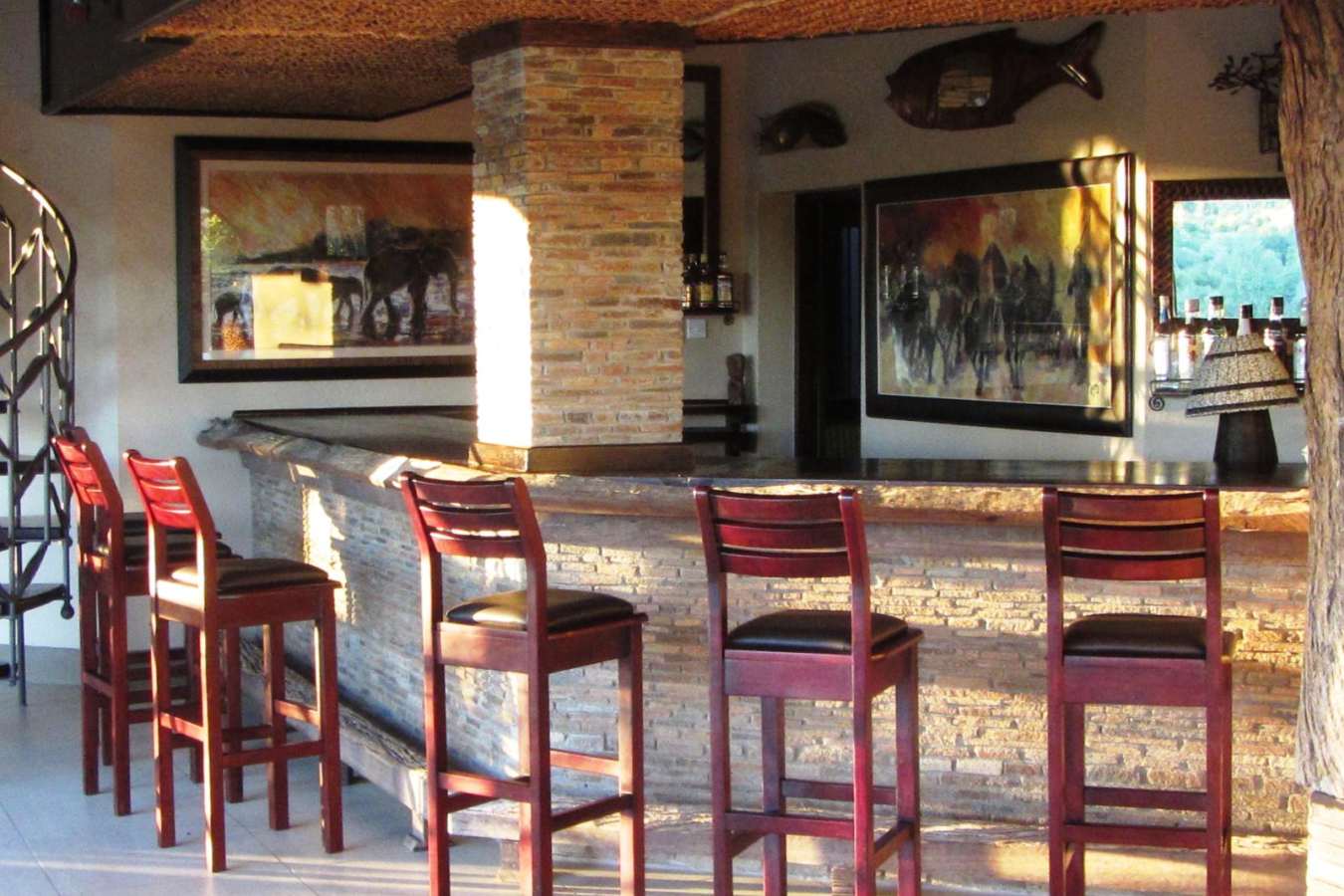 The bar - Chilo Gorge Safari Lodge