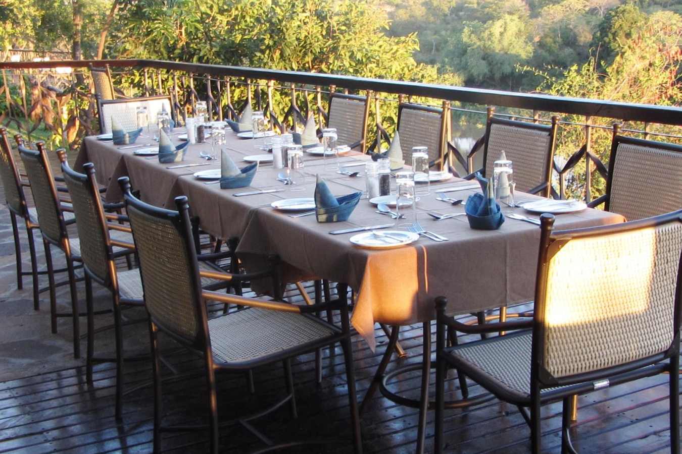 Dining table - Chilo Gorge Safari Lodge