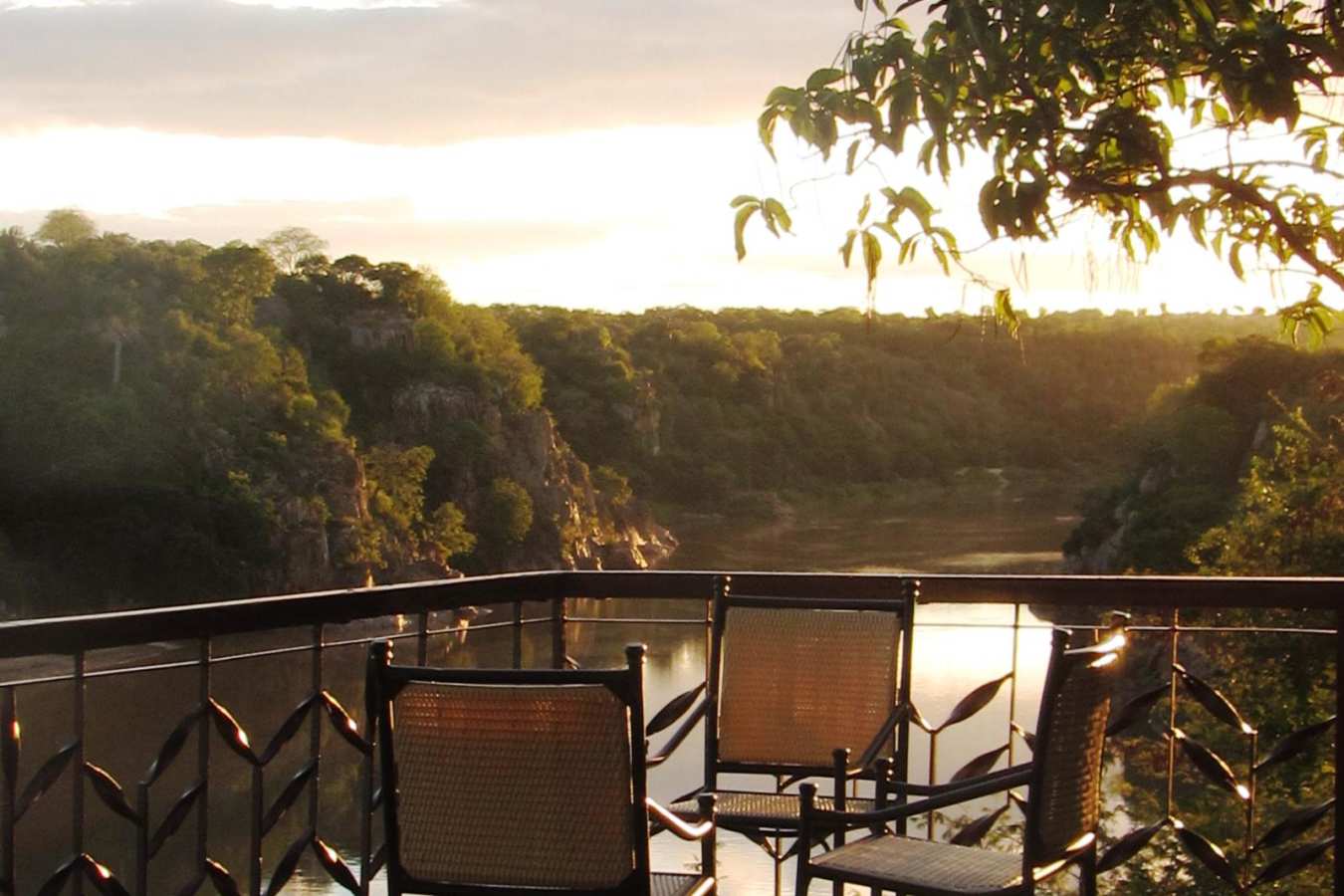 Sundowner deck - Chilo Gorge Safari Lodge