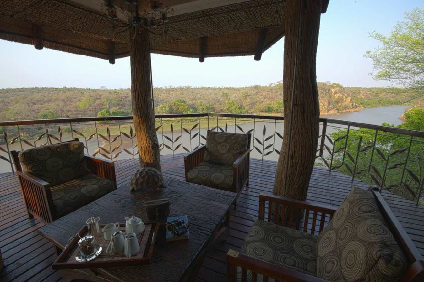Outdoor lounge and view - Chilo Gorge Safari Lodge