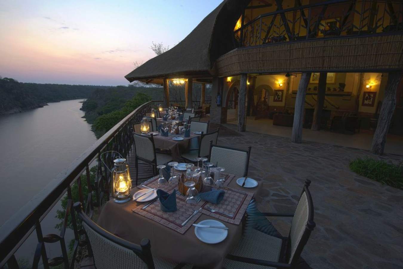 Outdoor dining - Chilo Gorge Safari Lodge